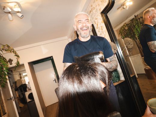 Mirondehaarfluisteraar, hairdresser on Klickie